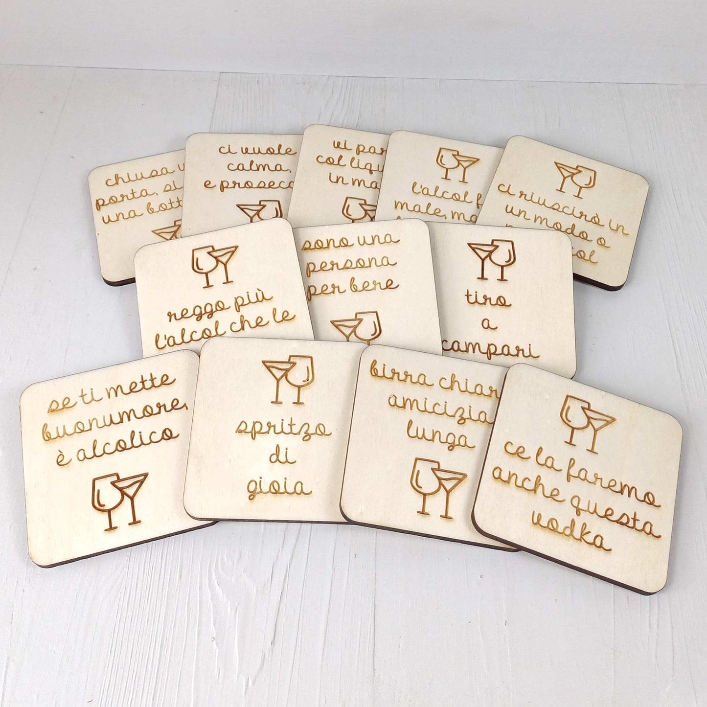 Sottobicchiere Quadrato in Pioppo - Frasi Alcool Battuta - Set 12 Pezzi